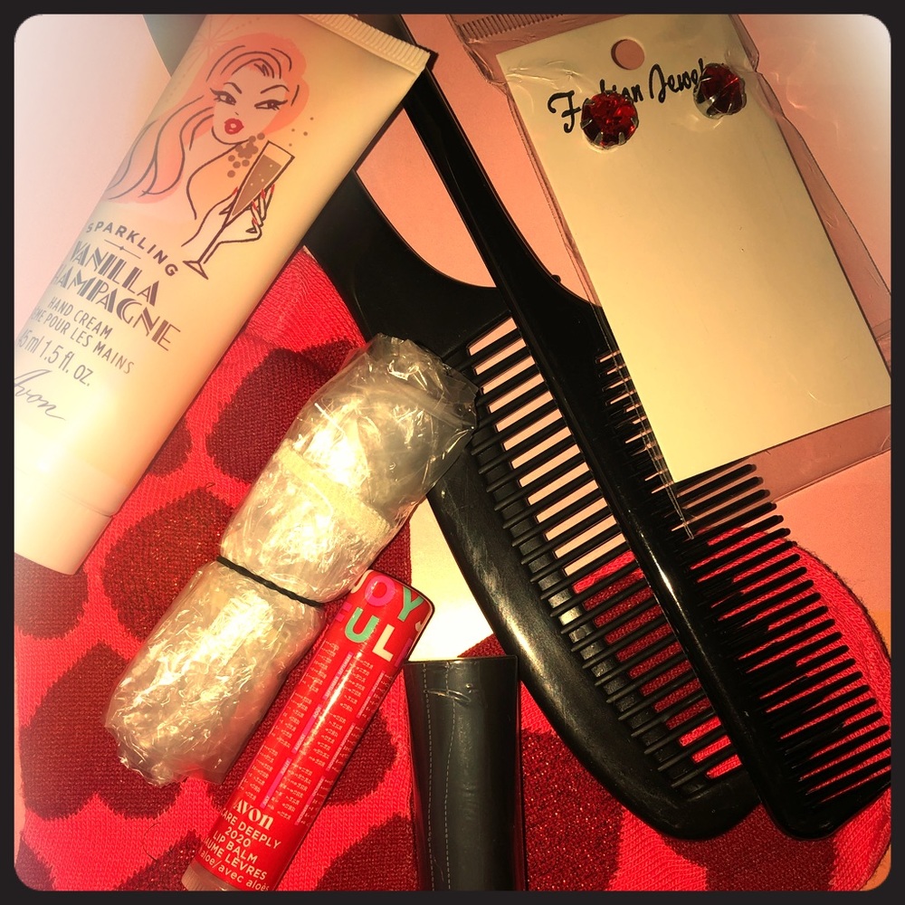 ✨Beauty Bundle w/Makeup Bag✨